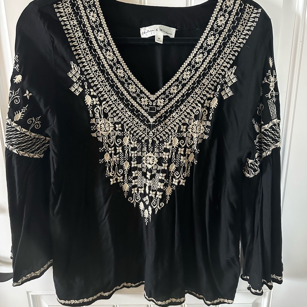 Chelsea &Theadore black with ivory embroidery top with bell sleeves size M